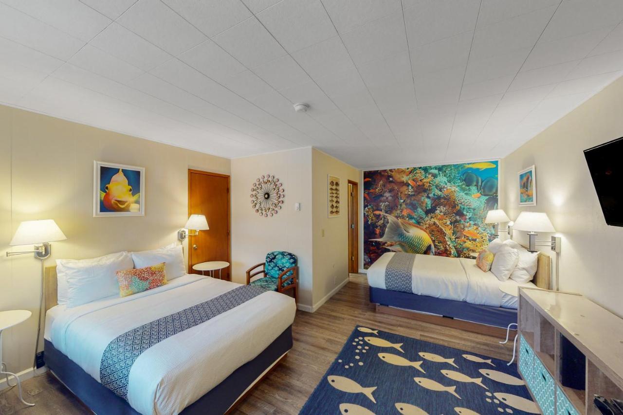 Lamplighter Inn - Tropical Fish Cove And Octopus Encounter Bandon Bagian luar foto