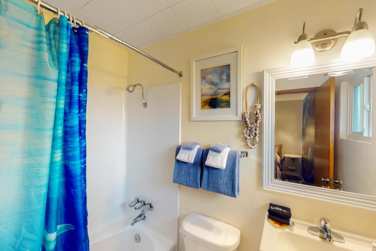 Lamplighter Inn - Tropical Fish Cove And Octopus Encounter Bandon Bagian luar foto
