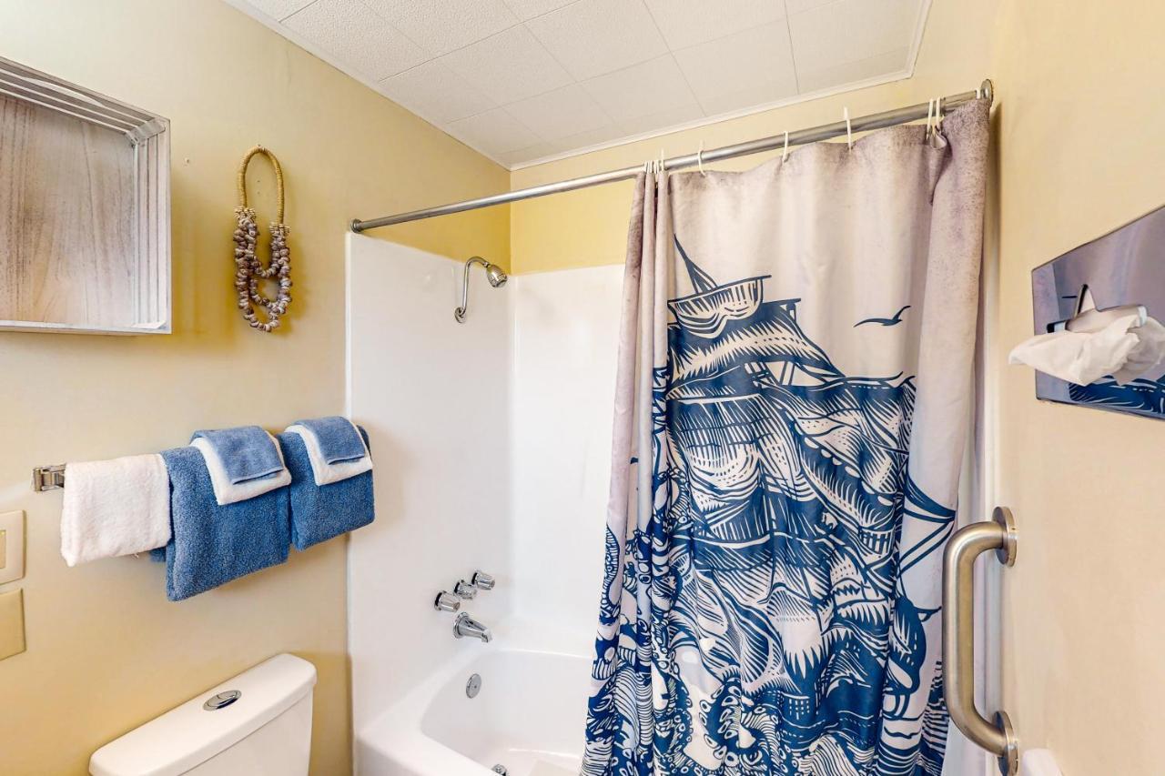 Lamplighter Inn - Tropical Fish Cove And Octopus Encounter Bandon Bagian luar foto
