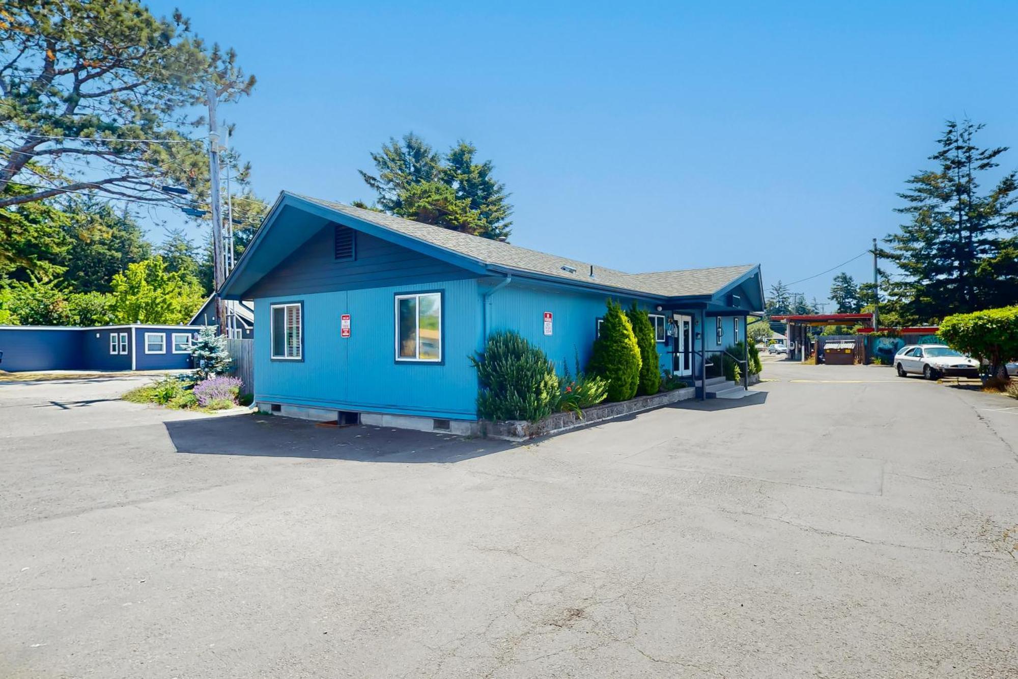 Lamplighter Inn - Tropical Fish Cove And Octopus Encounter Bandon Bagian luar foto